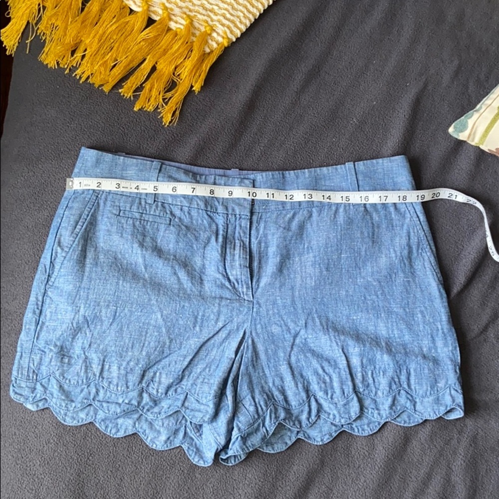 EUC Loft Riviera Scallop Hem Shorts - Sz 10